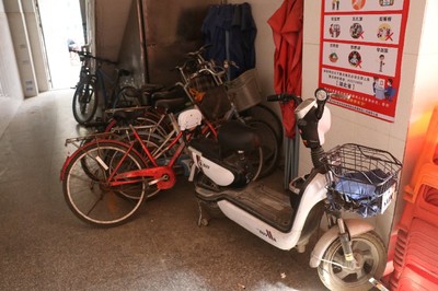 大朗鎮(zhèn)開(kāi)展電動(dòng)自行車(chē)火災(zāi)隱患排查整治與化妝品行業(yè)安全檢查行動(dòng)